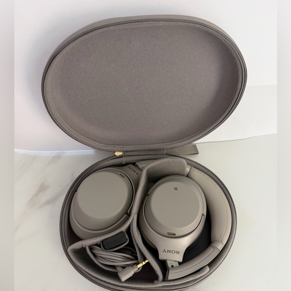 Sony  noise cancellation headphones
